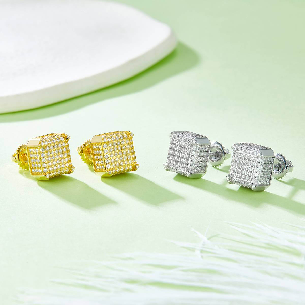 方形侧镶S925银耳钉带螺纹莫桑钻厘石D级1.08CT